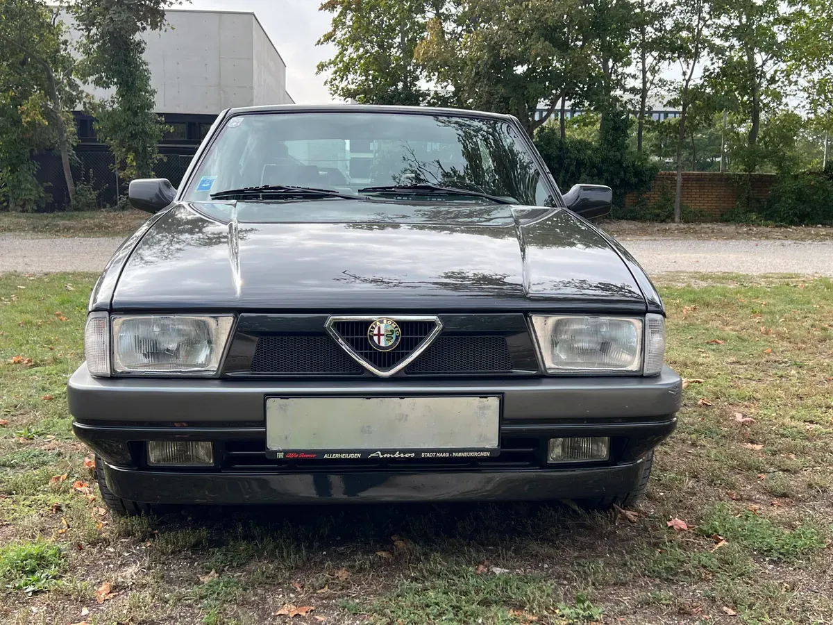 Alfa Romeo 75 1992 photo 3