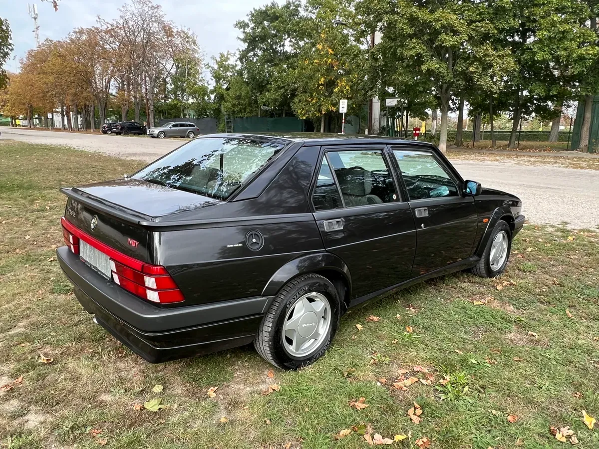 Alfa Romeo 75 1992 photo 2