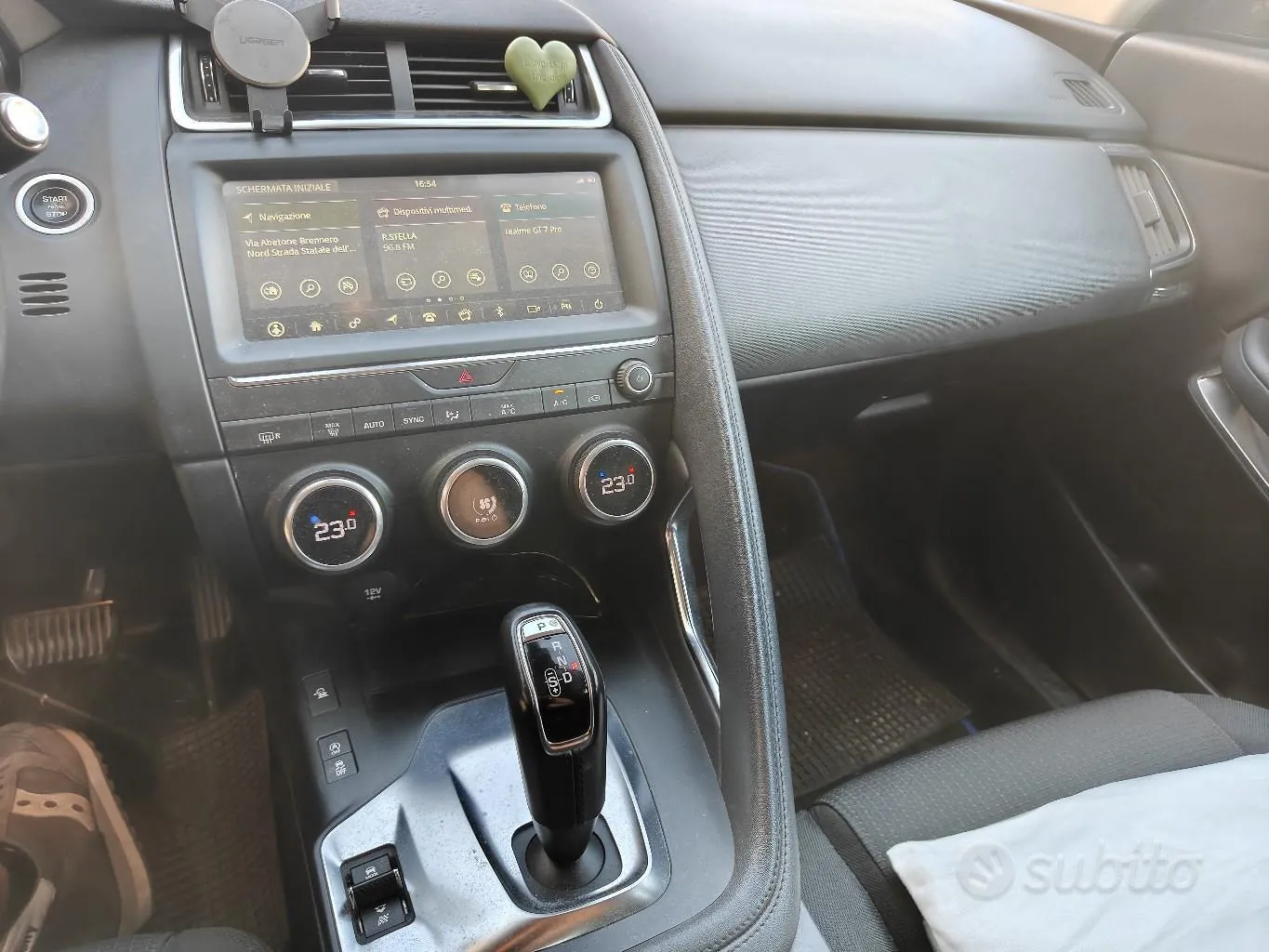 Jaguar E-Pace 2020 photo 4