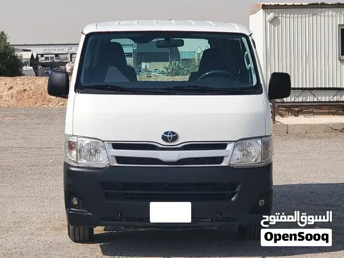 Toyota Hiace 2011 photo 2