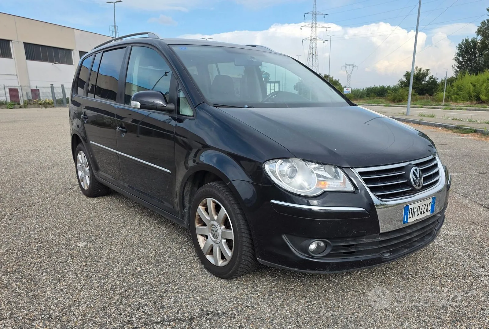 Volkswagen Touran 2008 photo 2