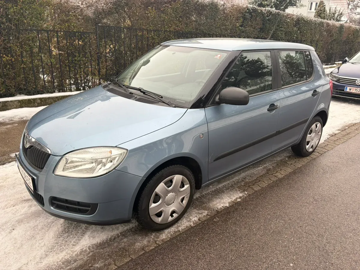 Skoda Fabia 2008 photo 2