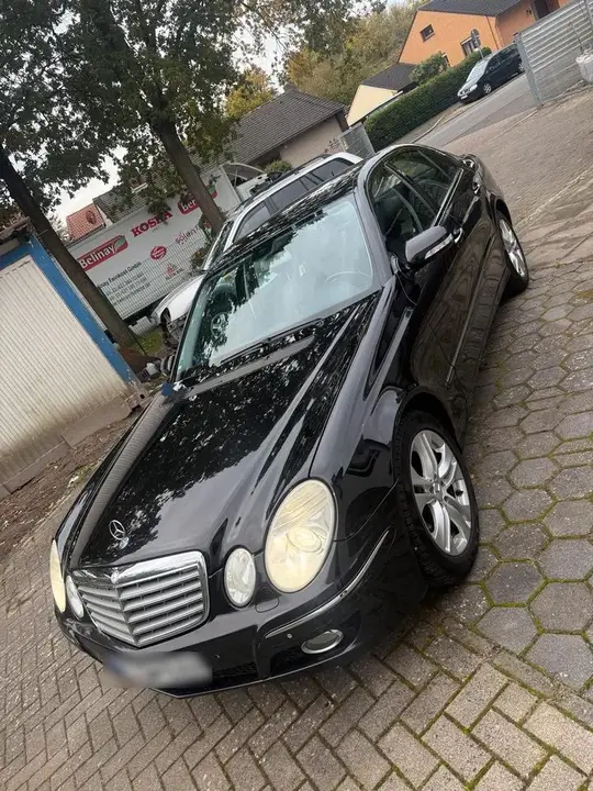 Mercedes-Benz W211