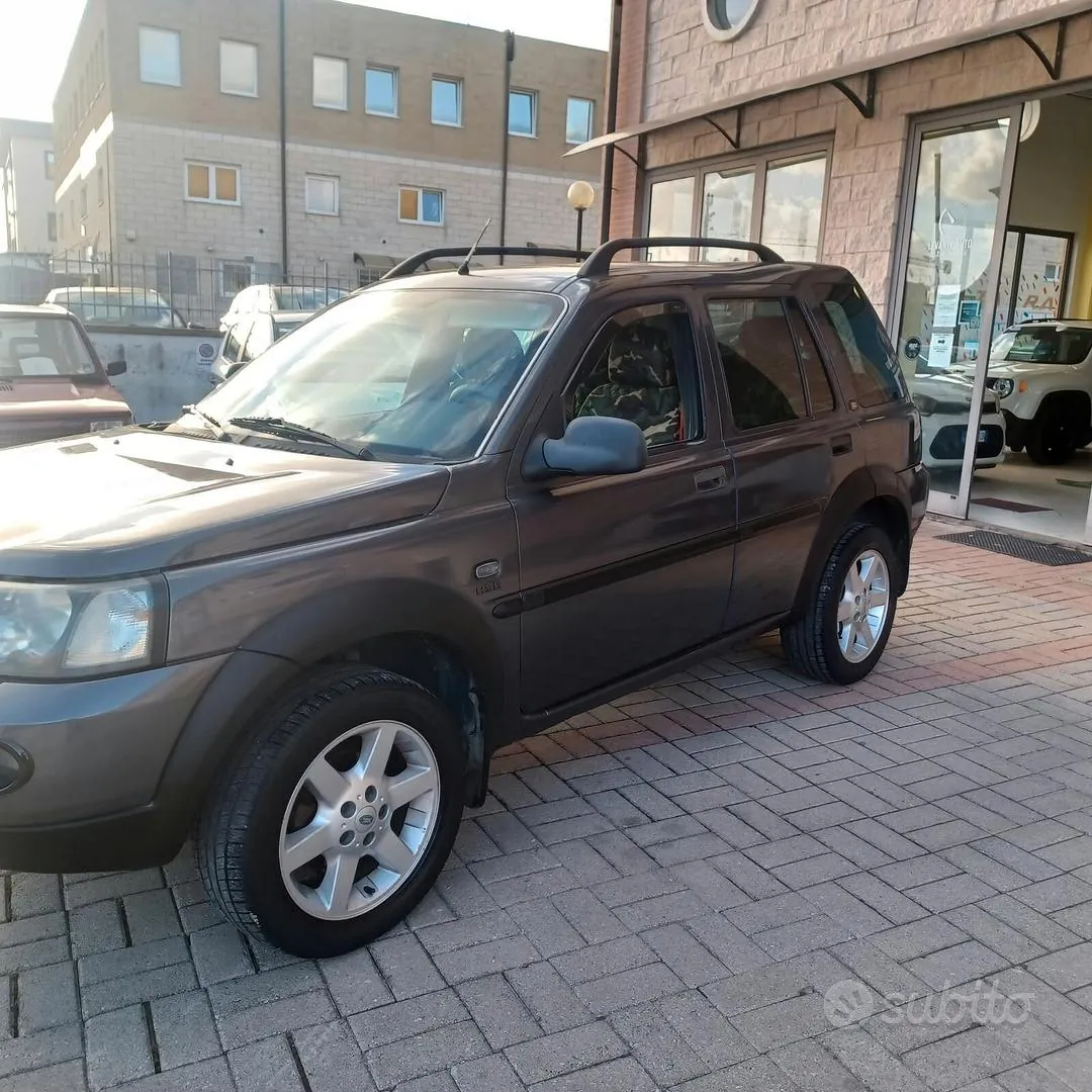 Land Rover Freelander 2005 photo 2