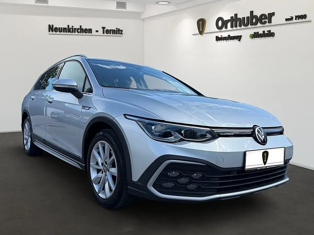 Volkswagen Golf 2022 photo 2