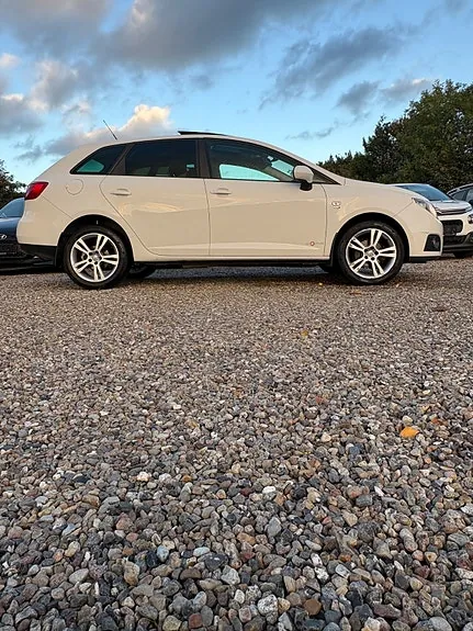 Seat Ibiza 2012 photo 2