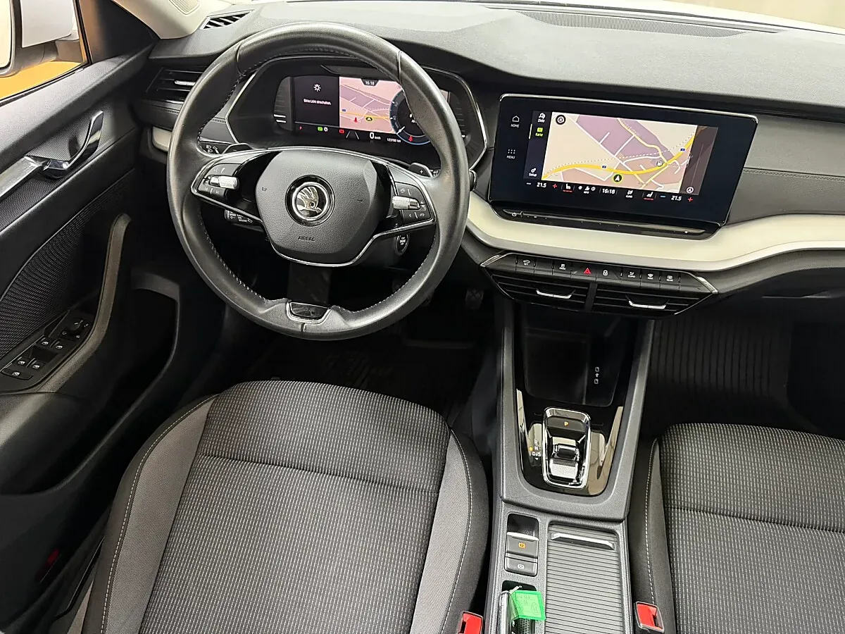 Skoda Octavia 2024 photo 2