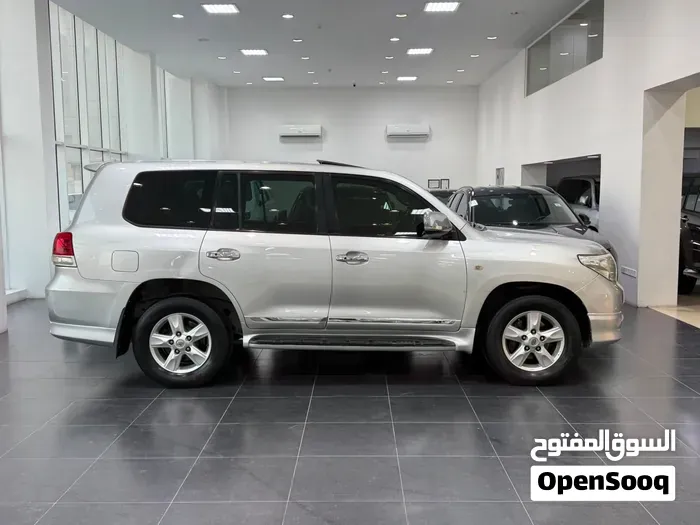 Toyota Land Cruiser 2010 photo 2