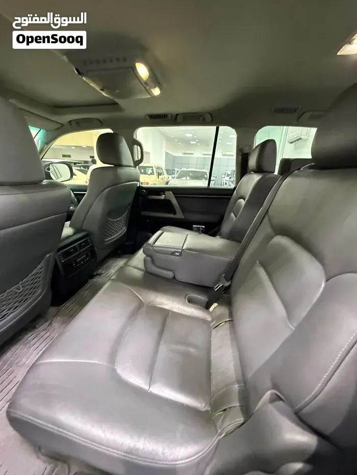 Toyota Land Cruiser 2010 photo 3