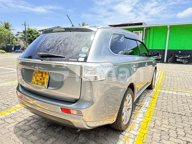 Mitsubishi Outlander 2014 photo 2