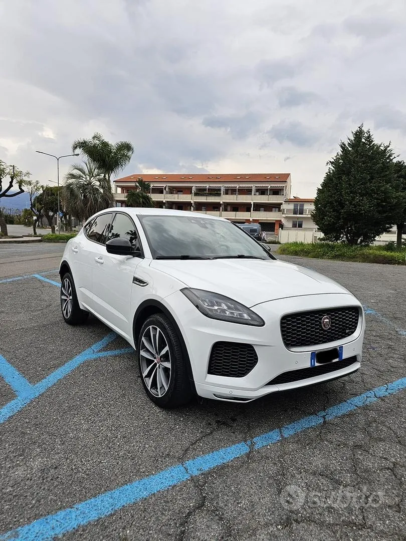 Jaguar E-Pace 2018 photo 4