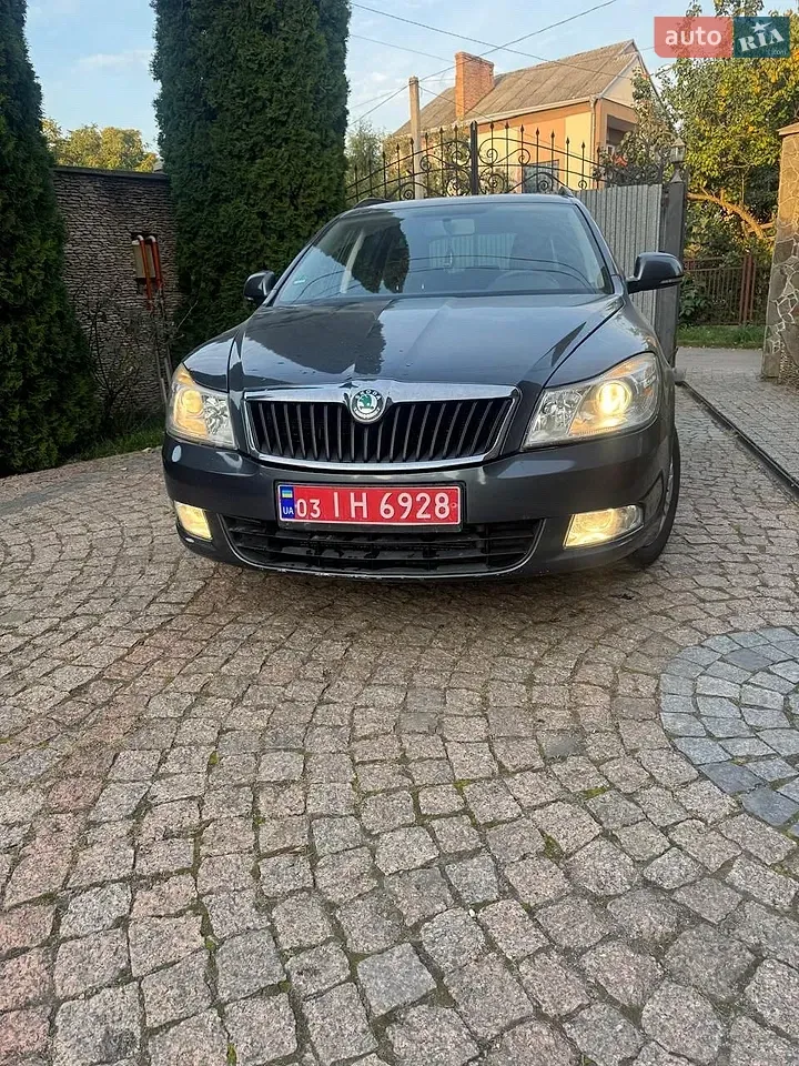 Skoda Octavia 2011 photo 2