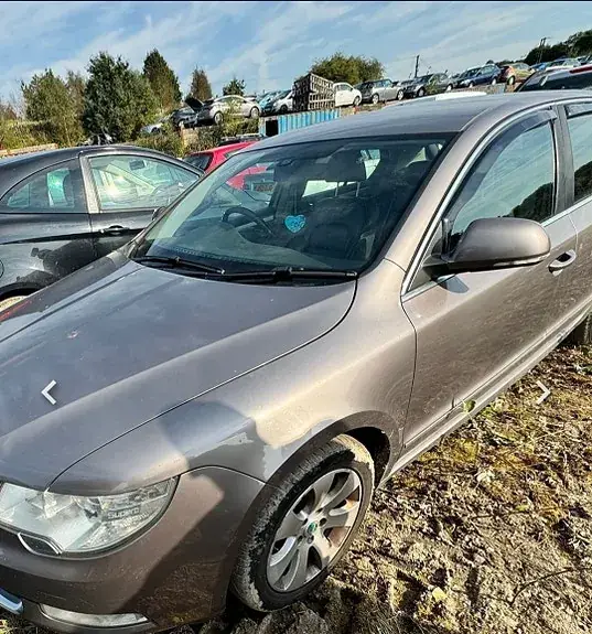 Skoda Superb 2012 photo 2