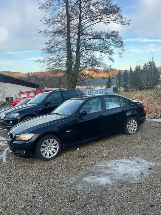 BMW 3 Series 2009 photo 2