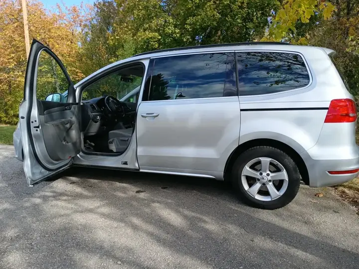 Volkswagen Sharan 2011 photo 3