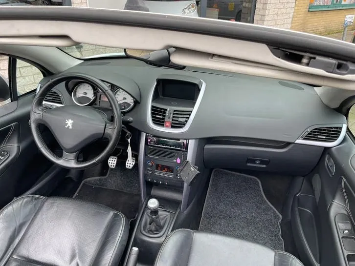 Peugeot 207 Cc 2007 photo 2
