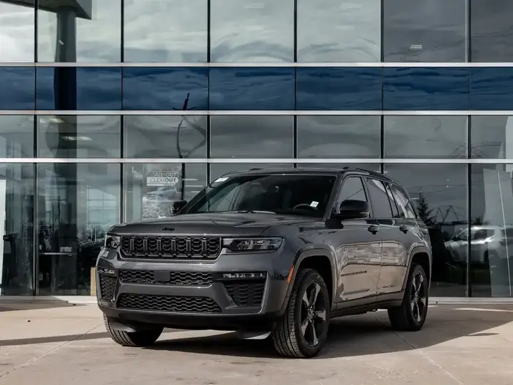 Jeep Grand Cherokee 2026 photo 2