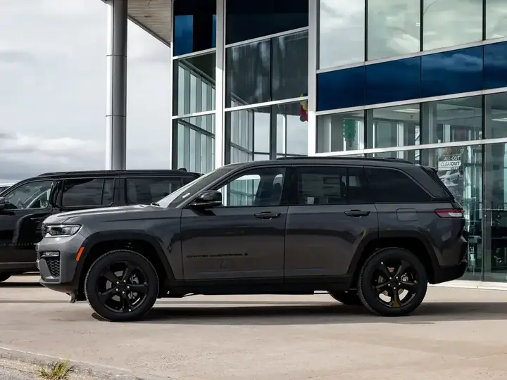 Jeep Grand Cherokee 2026 photo 5