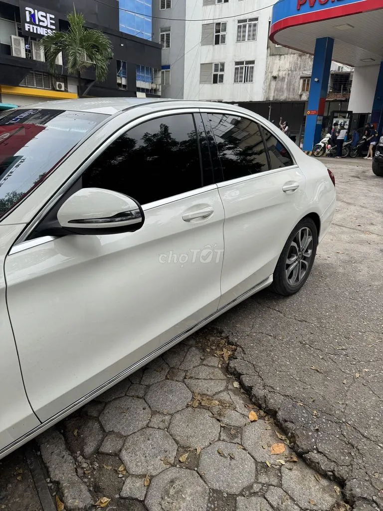 Mercedes-Benz C-Class 2017 photo 4