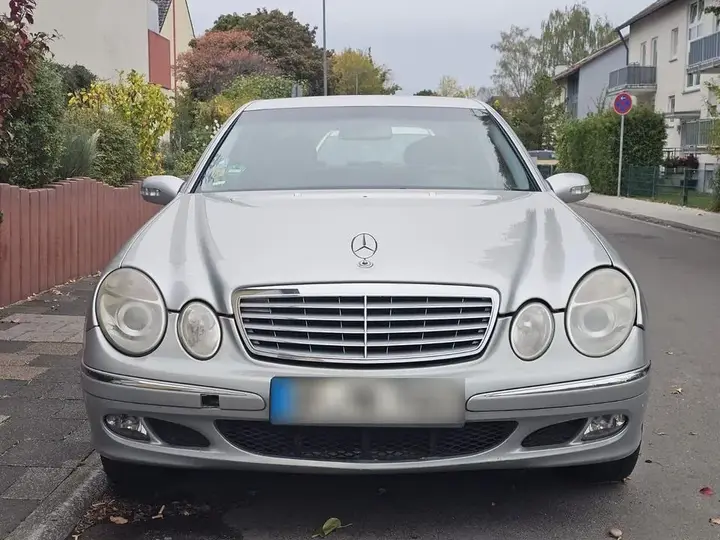 Mercedes-Benz E200
