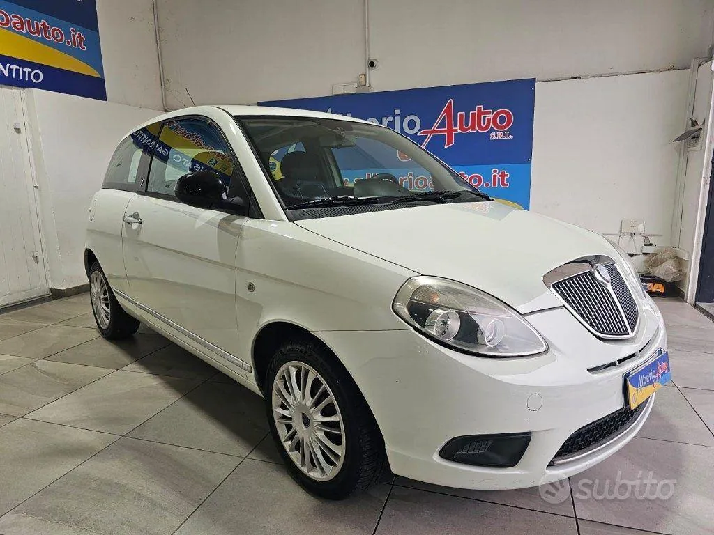 Lancia Ypsilon 2011 photo 2