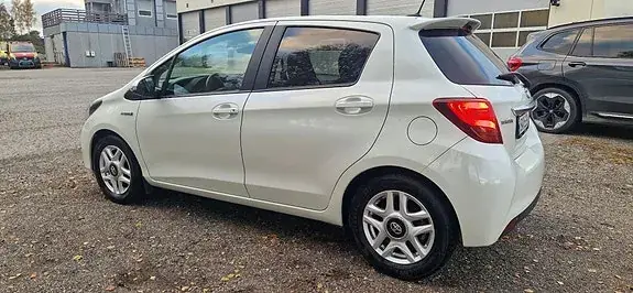 Toyota Yaris 2015 photo 5
