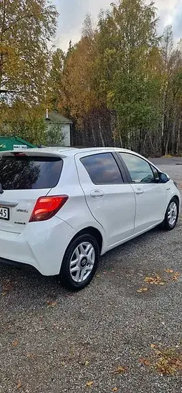Toyota Yaris 2015 photo 2