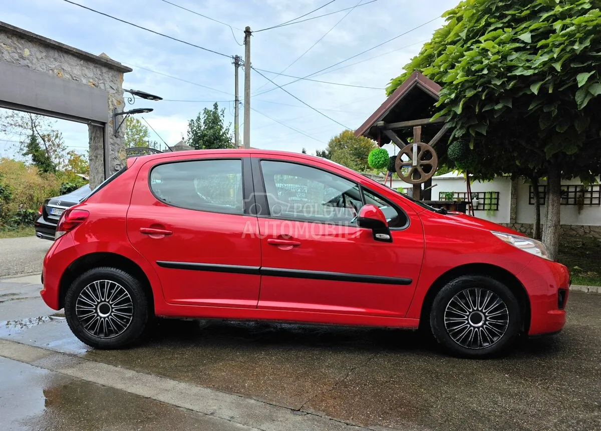 Peugeot 207 2010 photo 5