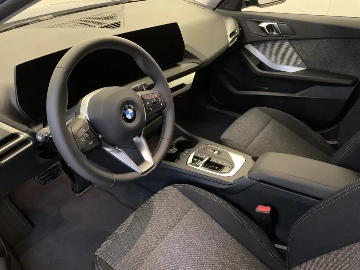 BMW 1 Series 2026 photo 3