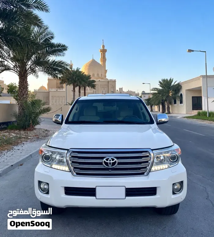 Toyota Land Cruiser 2014 photo 2