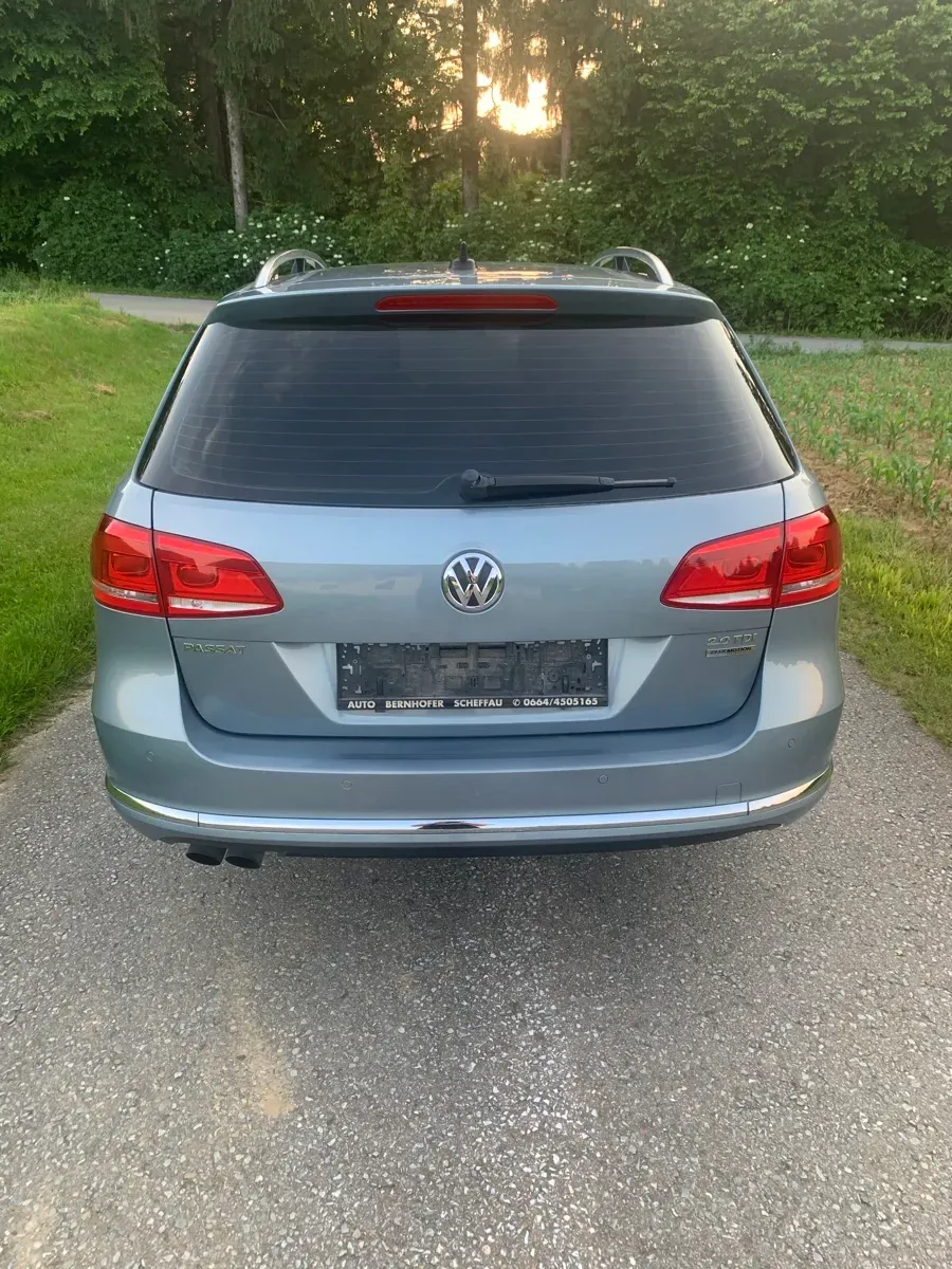 Volkswagen Passat 2012 photo 2
