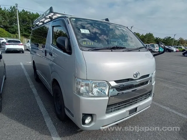 Toyota Regiusace Van