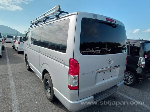 Toyota Regiusace Van 2016 photo 3