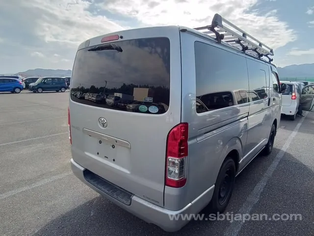 Toyota Regiusace Van 2016 photo 4