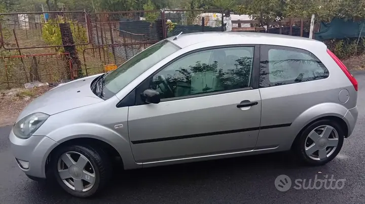 Ford Fiesta 2007 photo 2
