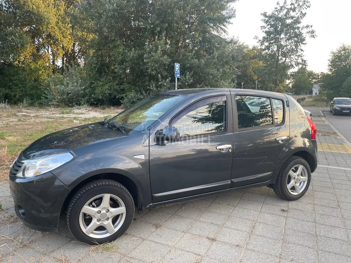 Dacia Sandero 2010 photo 4