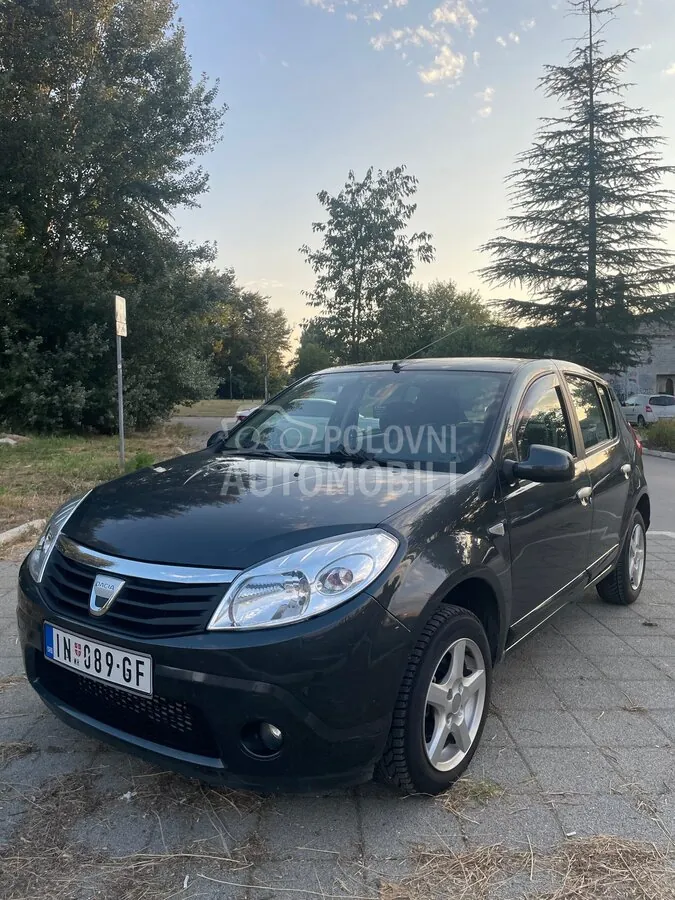 Dacia Sandero 2010 photo 3