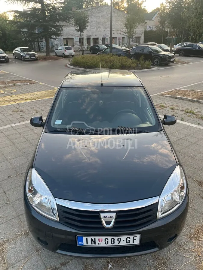 Dacia Sandero 2010 photo 2