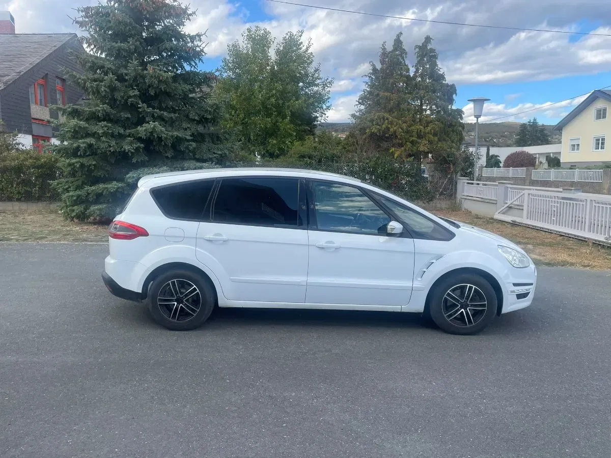 Ford S-Max 2013 photo 2