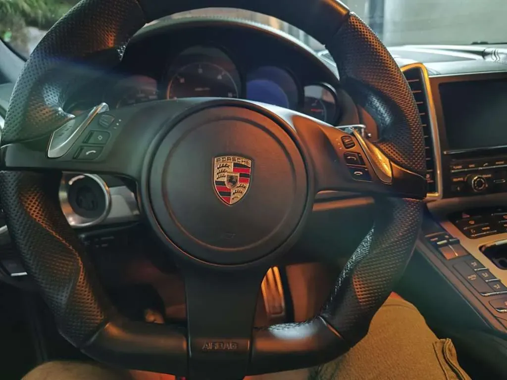 Porsche Cayenne 2010 photo 2
