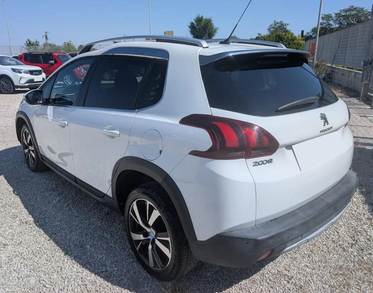Peugeot 2008 2017 photo 4