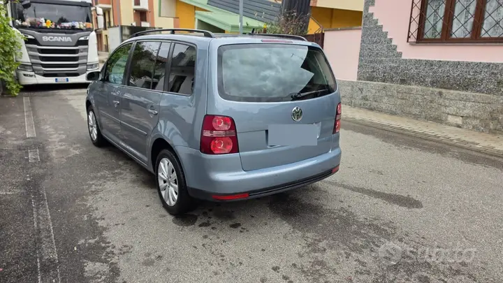 Volkswagen Touran 2009 photo 4