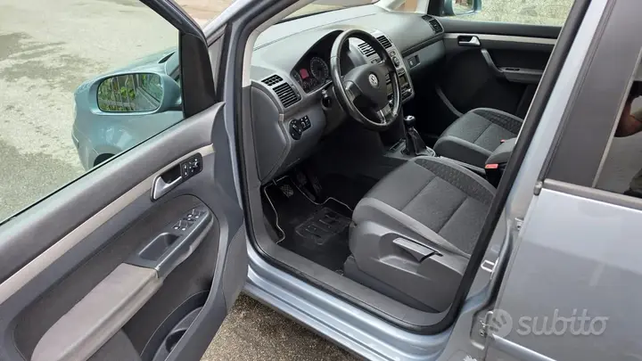 Volkswagen Touran 2009 photo 3