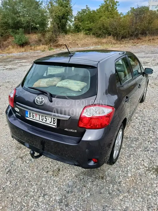 Toyota Auris 2010 photo 2