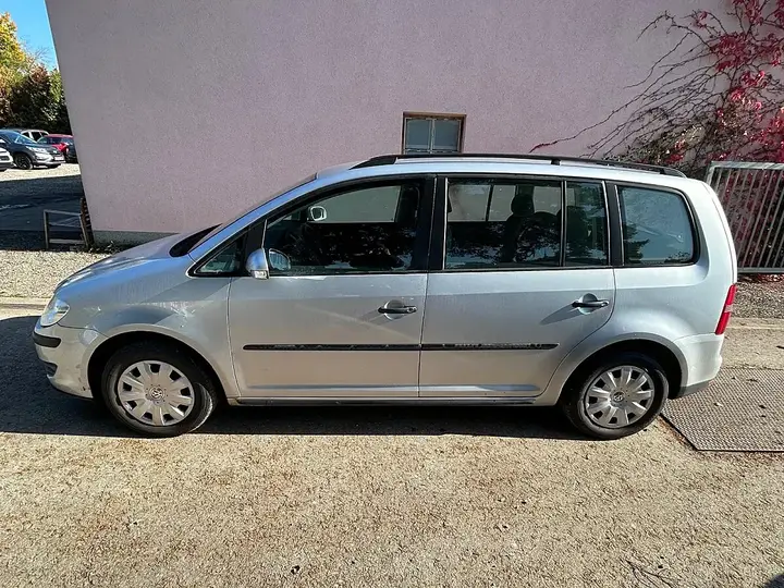 Volkswagen Touran 2009 photo 2