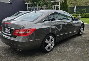 Mercedes-Benz E-Class 2009 photo 4