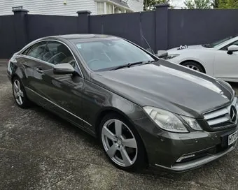 Mercedes-Benz E-Class 2009 photo 2