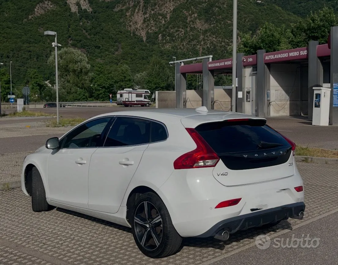 Volvo V40 2016 photo 2