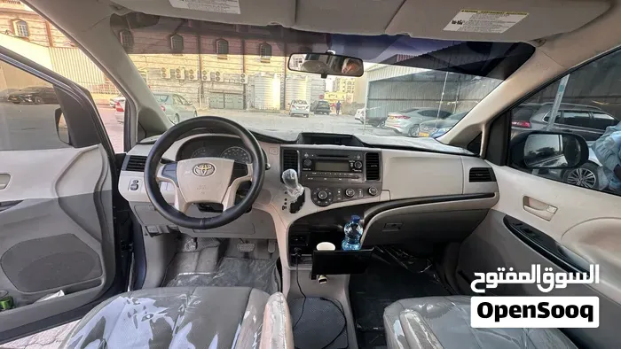 Toyota Sienna 2014 photo 3