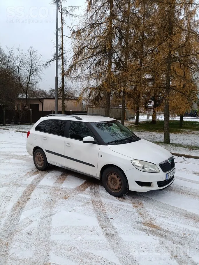 Skoda Fabia 2012 photo 4